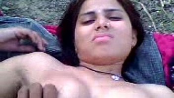 Gujarati Video Sex Bp - Hot Indian Gujrat housewife Xnxx porn video in outdoor